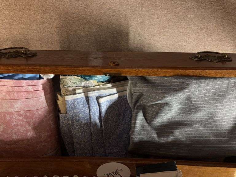 Contents of 3 drawer dresser image