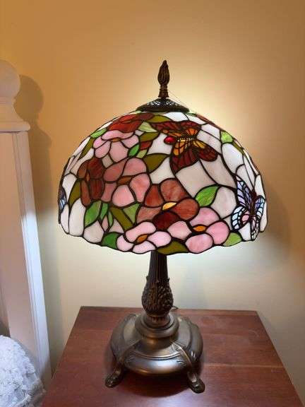 Stain glass style table lamp image