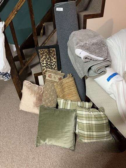 7 rugs, 4 pillows, image