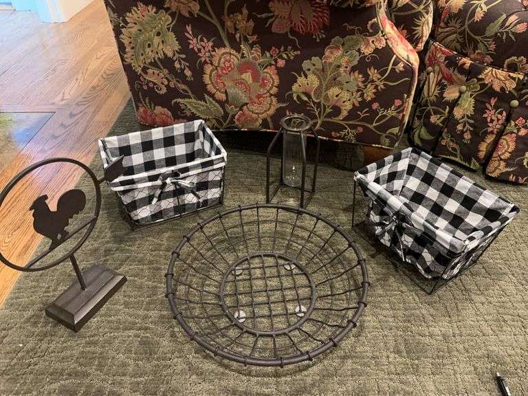 2 wire baskets with liners, metal rooster, metal basket, candle holder image