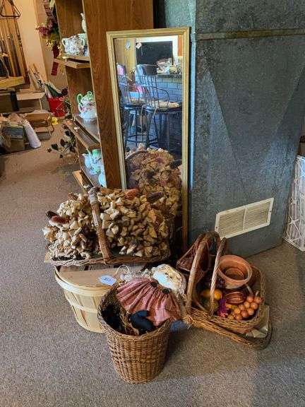 Baskets, wood fruit, mirror, bushel basket with lid, miscellaneous image