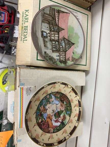 Lot of 8 collectors plates image