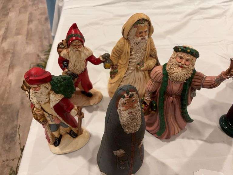 4 ceramic Santa’s and one fabric Santa image