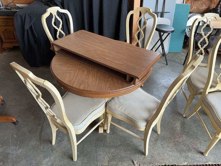 40" Round Pedestal Table with 6 Chairs and two 18" Leaves image