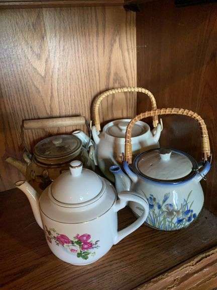 4 teapots image