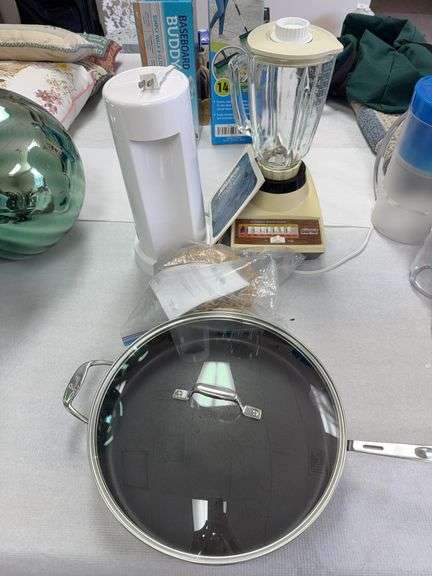 Emeril pan with lid, blender, ice tea maker image
