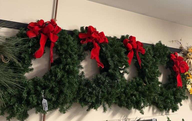 4 Christmas Wreaths image