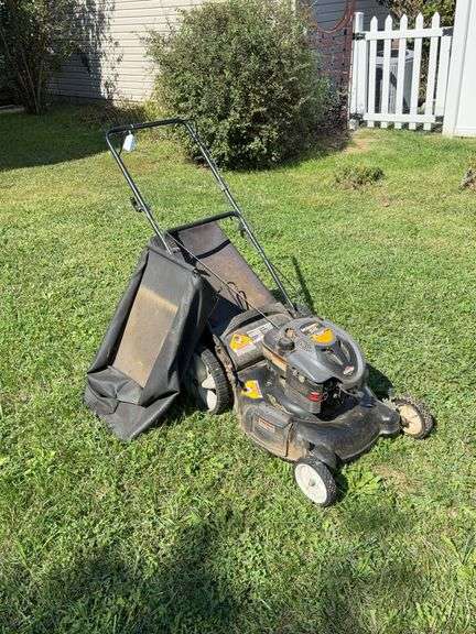 Yard Machine bagger push mower6.5 hp, 21” cut image