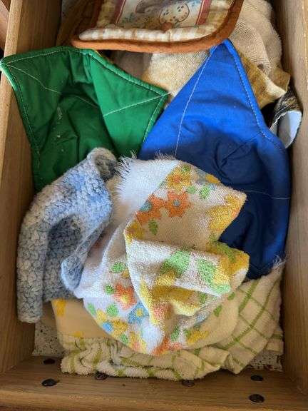 Contents of 2 drawers image