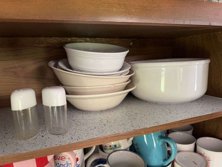 Lot of misc bowls, plastic salt and pepper image