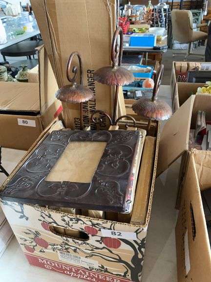 Hanging Wall Frames with candle holder image