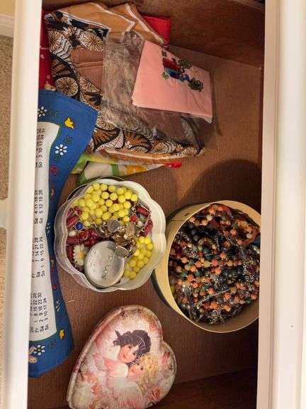 Contents of 2 drawers image