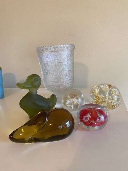 Vintage frosted Fenton “Currier and Ives” footed vase, Fostoria amber rabbit, frosted green duck, 3 paperweights