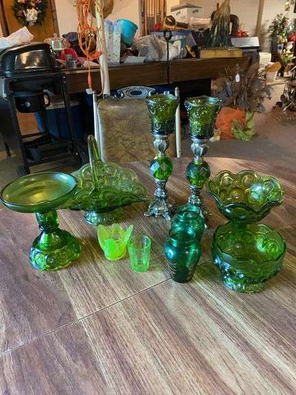 Green glass star and moon pattern and miscellaneous pieces image