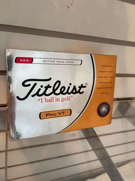 12 Titleist Pro V1 balls image