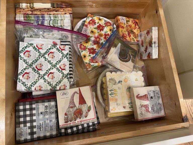 Large lot of decorative paper napkins, decorative papas plates image