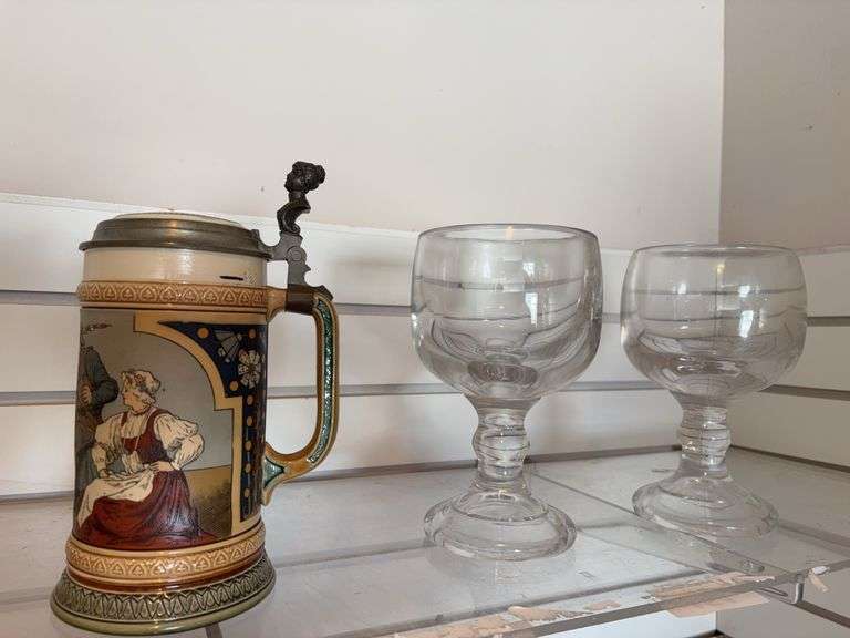 Stein, 2 fish bowls image