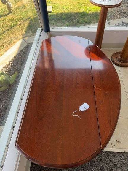 Drop leaf mahogany coffee table w/ Queen Ann legs image