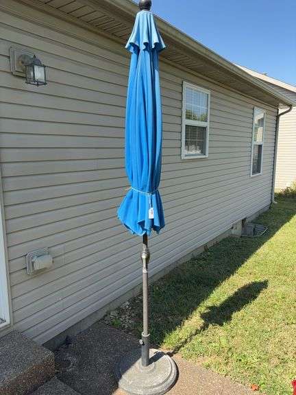 Patio umbrella w/ base image