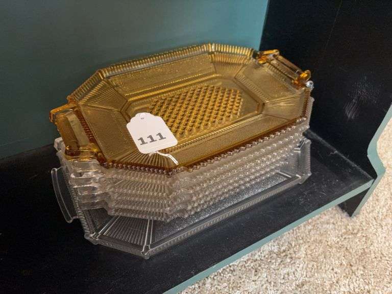 Pleat & panel trays image