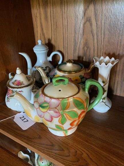 4 teapots, lefton vase image
