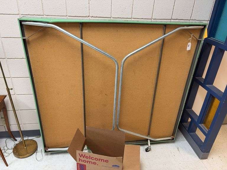 Ping Pong table w/ paddles & balls image