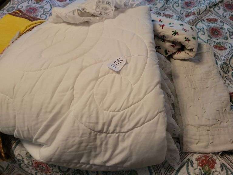 Quilts, Bed Linens image