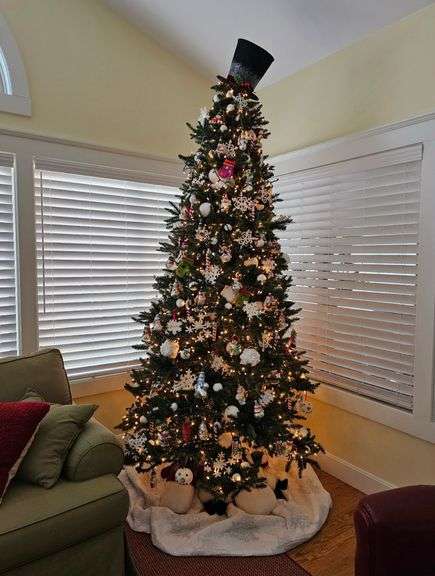 Balsam Hill 9' Christmas tree with removable white lights image