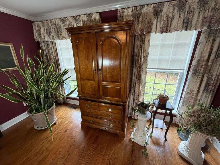 TV Cabinet & Contents image