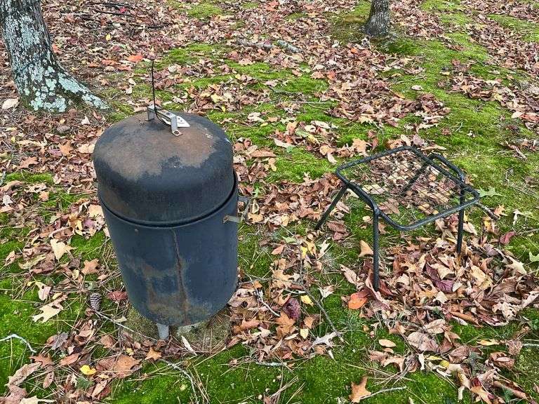 Smoker & Table image