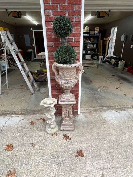 Palnt Stand & Birdbath image