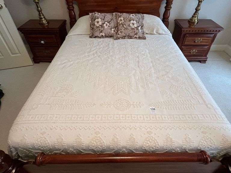 Martha Washington Type Bedspread image