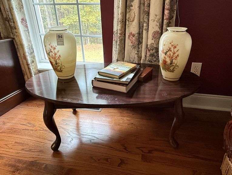 Oval Coffee Table, 2 Vases, Contents image