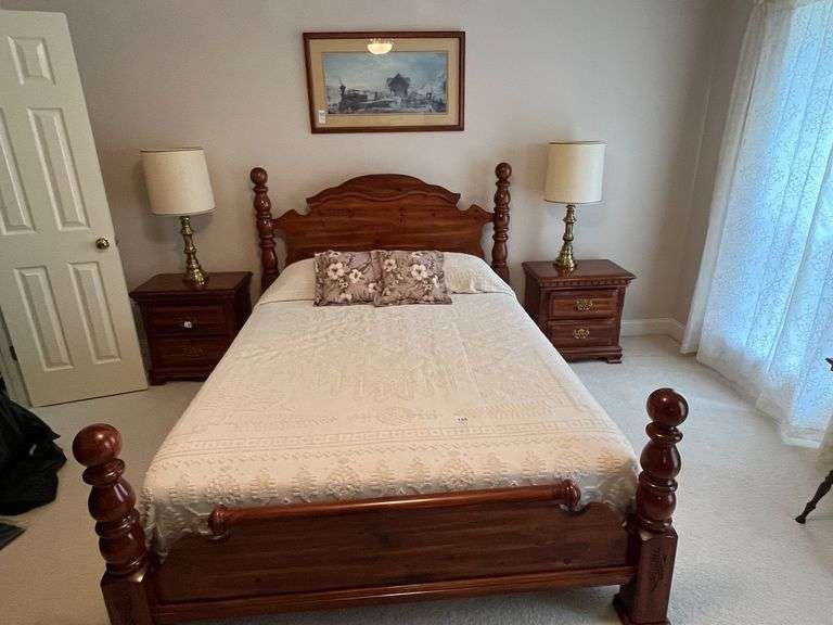 Bed & 2 Nightstands image