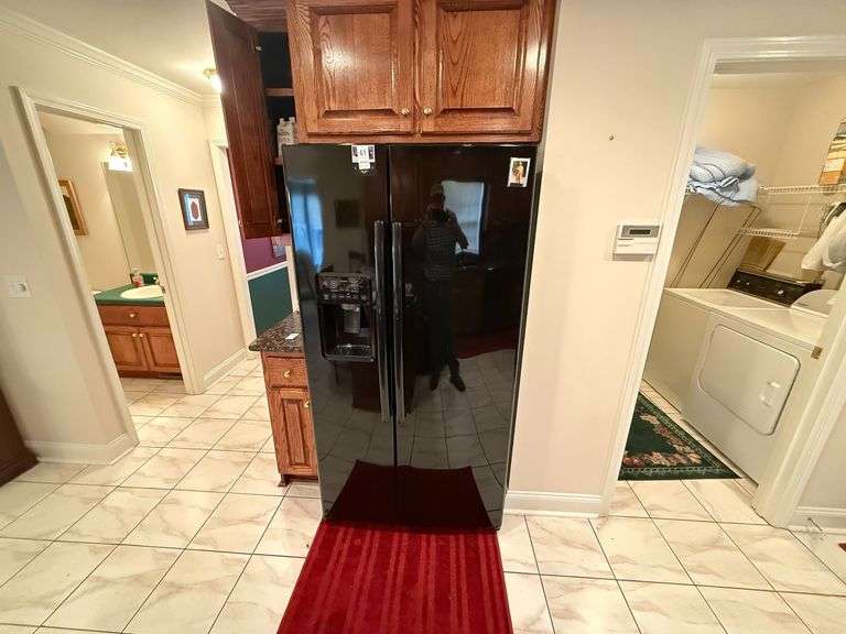 GE Side-by-Side Refrigerator Freezer - Black , Ice & Water in Door image