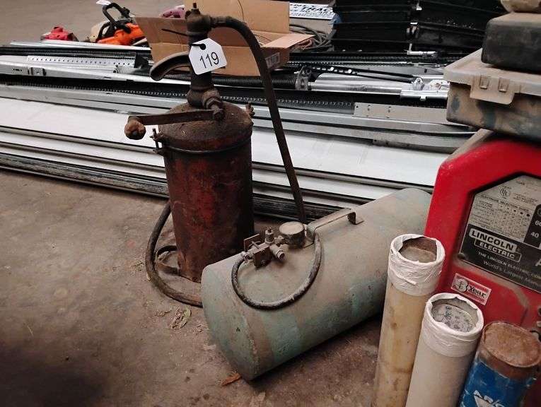 Oil Tank/Pump and Air Tank image