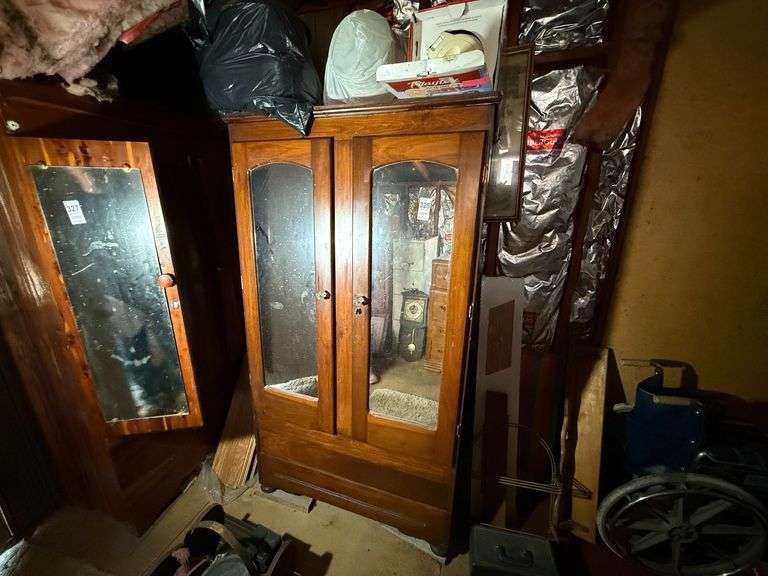 Large 2 Door Wardrobe w/Mirrors image