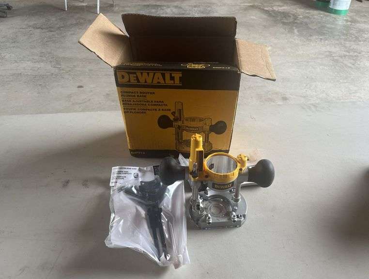 DeWalt Compact Router Plunge Base & Edge Guide - Looks New image