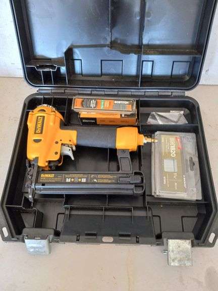 DeWalt 18 Gauge Brad Nailer image