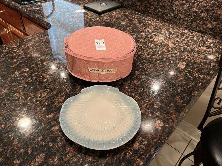 Seven Shell Plates and Carrying Case image