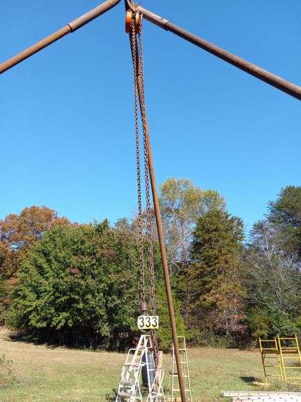 Tripod with Hoist & 3 Poles image