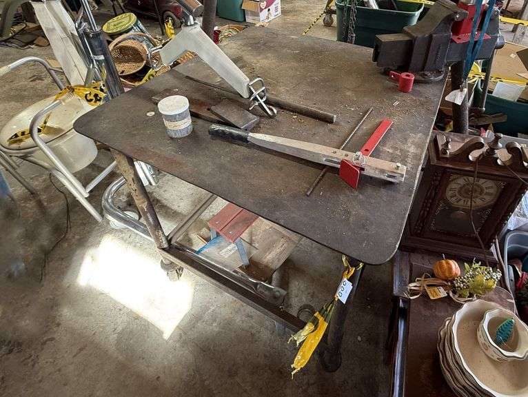 Rolling Metal Work Bench w/Vise image