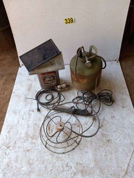 Solar Powered Electric Fencer, Air Tank, 2 Drop Lights, Stock Tank De-Icer image