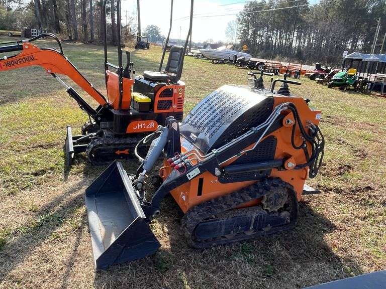 2024 Mini AGT Skid Steer - 22 hrs +/-, Runs & Operates image