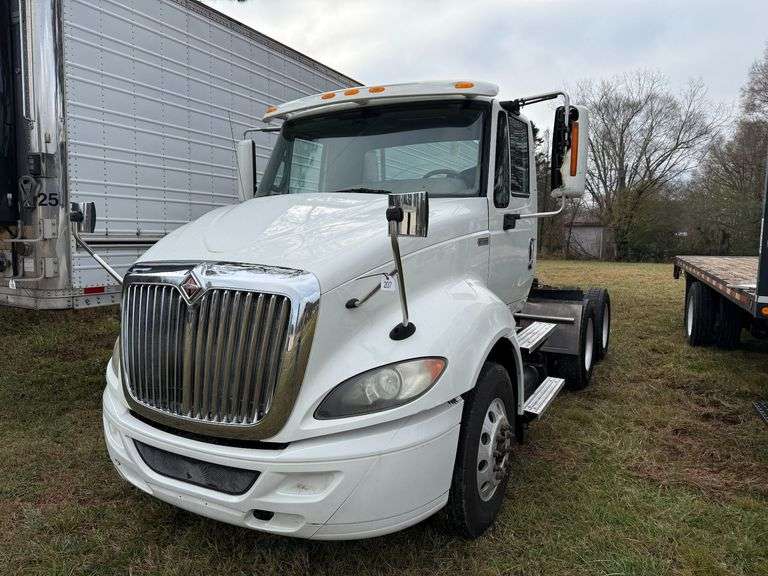 2013 Navistar Diamond Renewed International Day Cab Truck - Straight Shift image