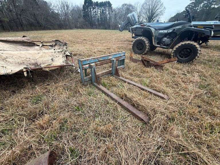Front Hitch Adjustable Pallet Forks image