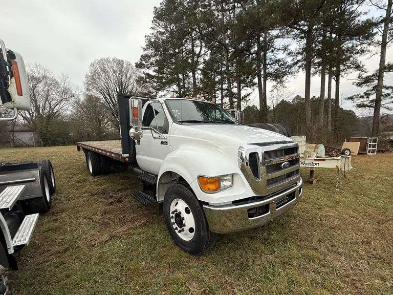2015 Ford F-750 Super Duty Automatic Truck - Power Steering, Air, 22' Wooden Bed w/Lift Gate, Air Brakes image