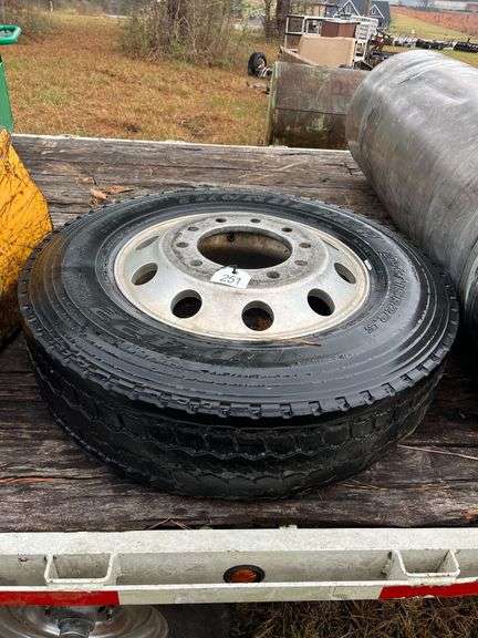 Eight Wheels & Tires - 22.5 Pilot, Aluminum image