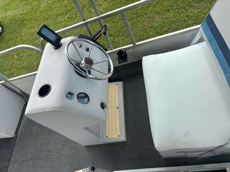 1986 Starcraft Marine Pontoon Boat - 90 hp Johnson motor, 24' w/ trailer - Bill of Sale Only
