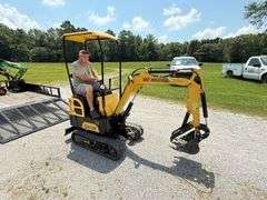 AGT QH12R Mini Ex 2024 - 23 hours, gas, 15 hp